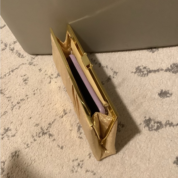 Jessica McClintock Gold Clutch Purse with Chain 💛 - Picture 5 of 6